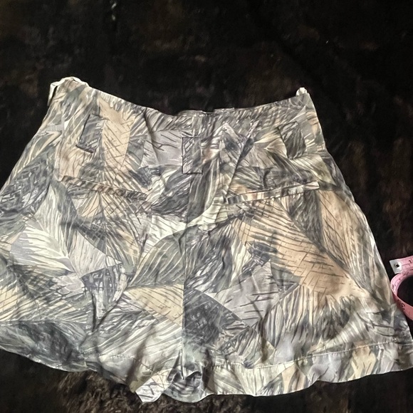 100% Silk L’Agence shorts size 6 - Picture 6 of 13